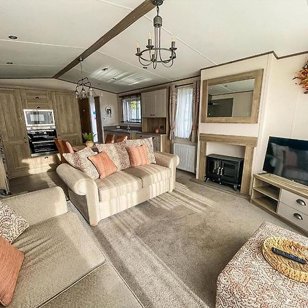Stunning 8 Berth Caravan With Decking At Kessingland Beach Ref 90017D Benacre Buitenkant foto
