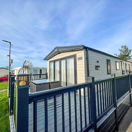Stunning 8 Berth Caravan With Decking At Kessingland Beach Ref 90017D Benacre Buitenkant foto