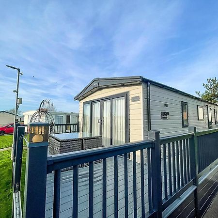 Stunning 8 Berth Caravan With Decking At Kessingland Beach Ref 90017D Benacre Buitenkant foto