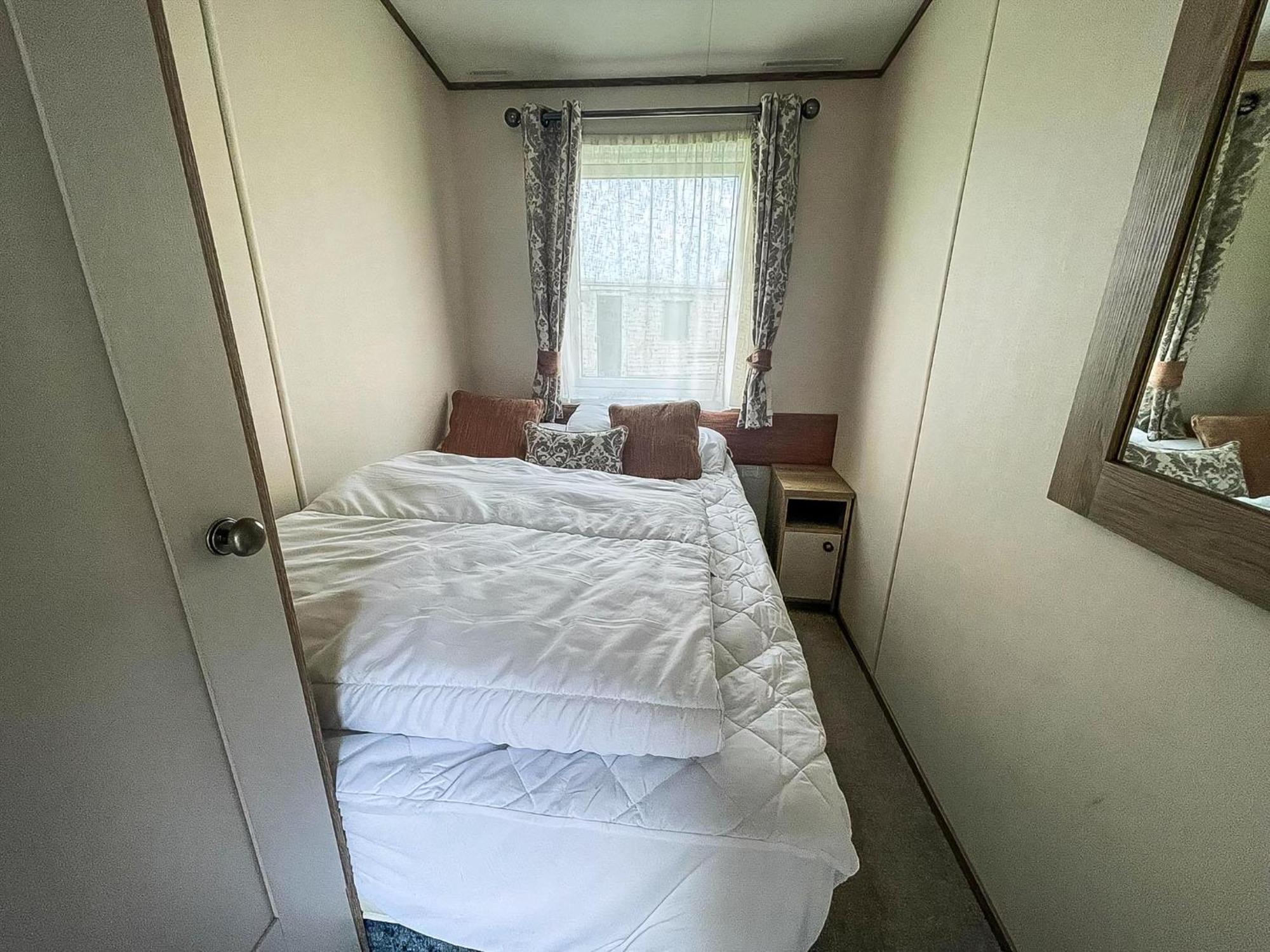 Stunning 8 Berth Caravan With Decking At Kessingland Beach Ref 90017D Benacre Buitenkant foto