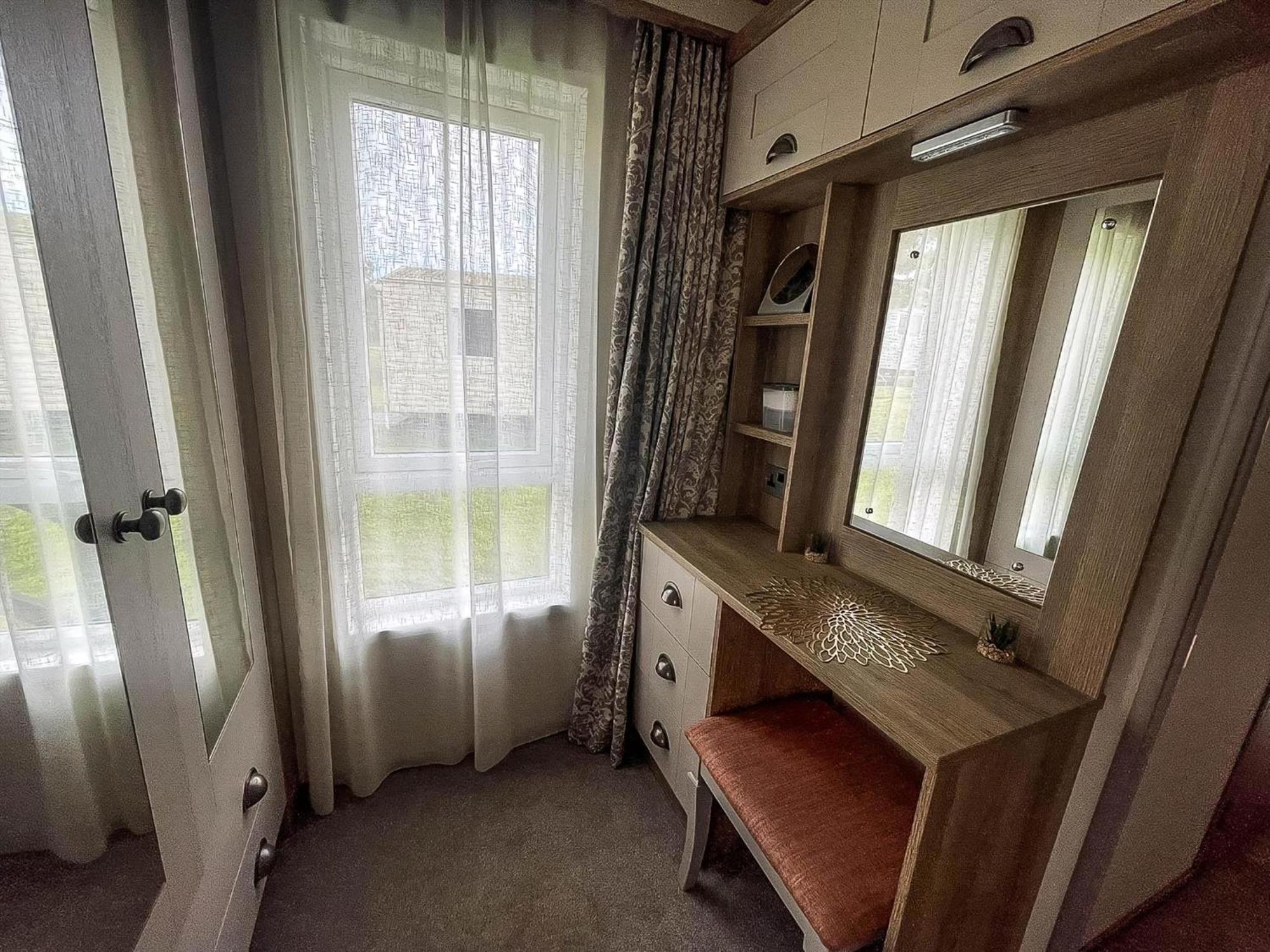 Stunning 8 Berth Caravan With Decking At Kessingland Beach Ref 90017D Benacre Buitenkant foto