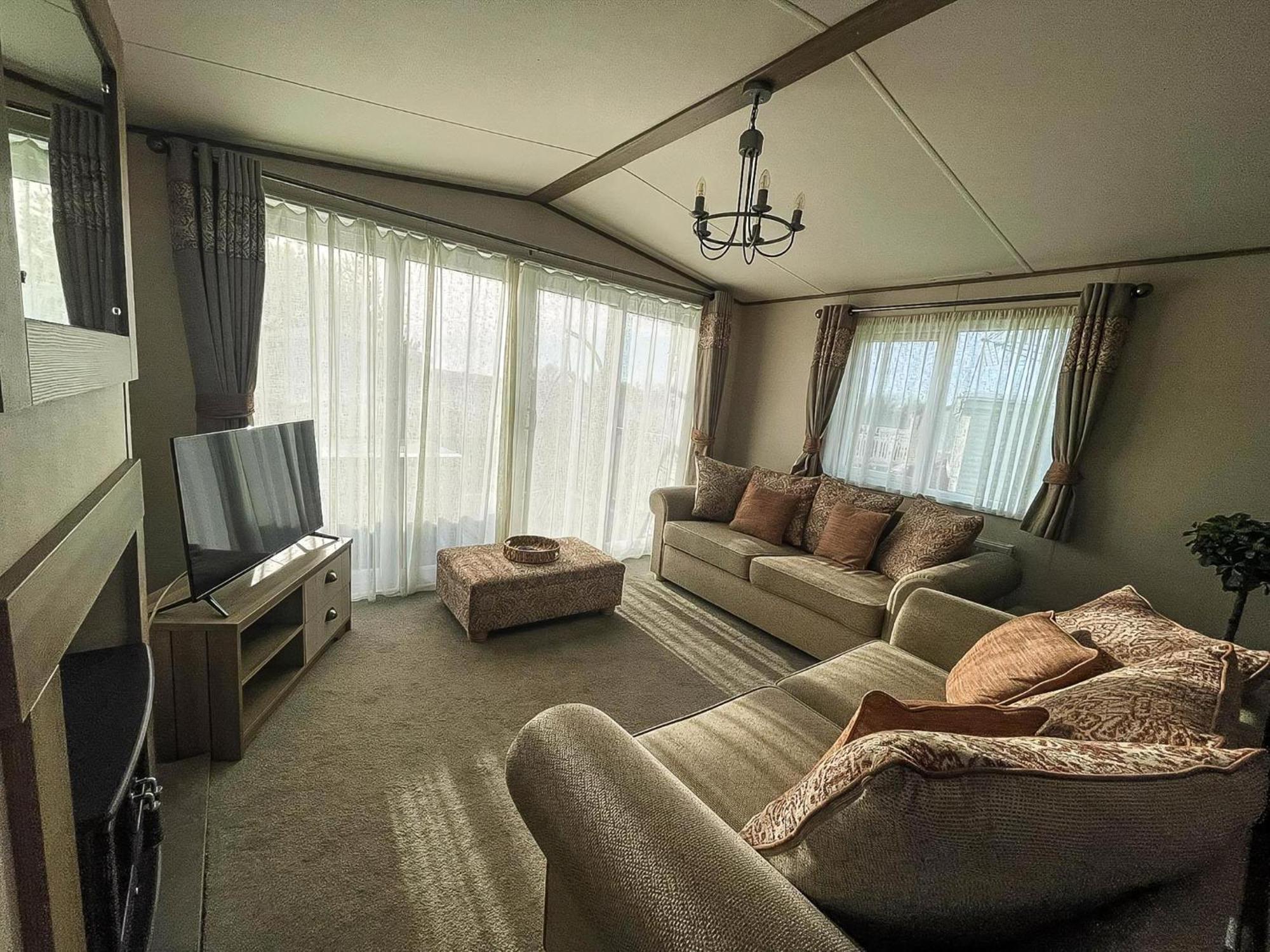Stunning 8 Berth Caravan With Decking At Kessingland Beach Ref 90017D Benacre Buitenkant foto